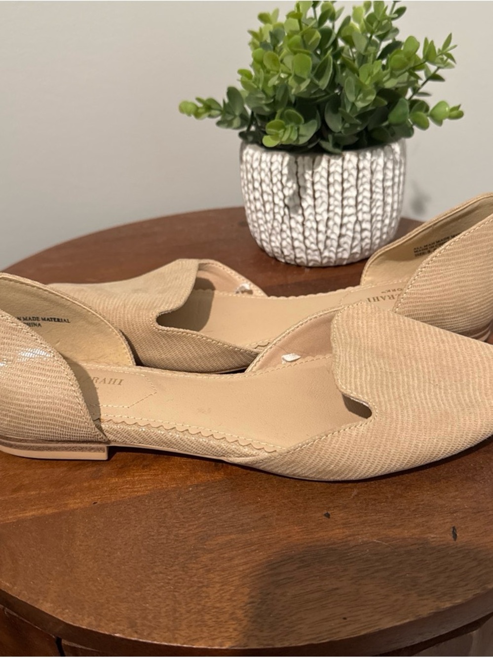 Isaac Mizrahi Beige Scalloped D'Orsay Flats